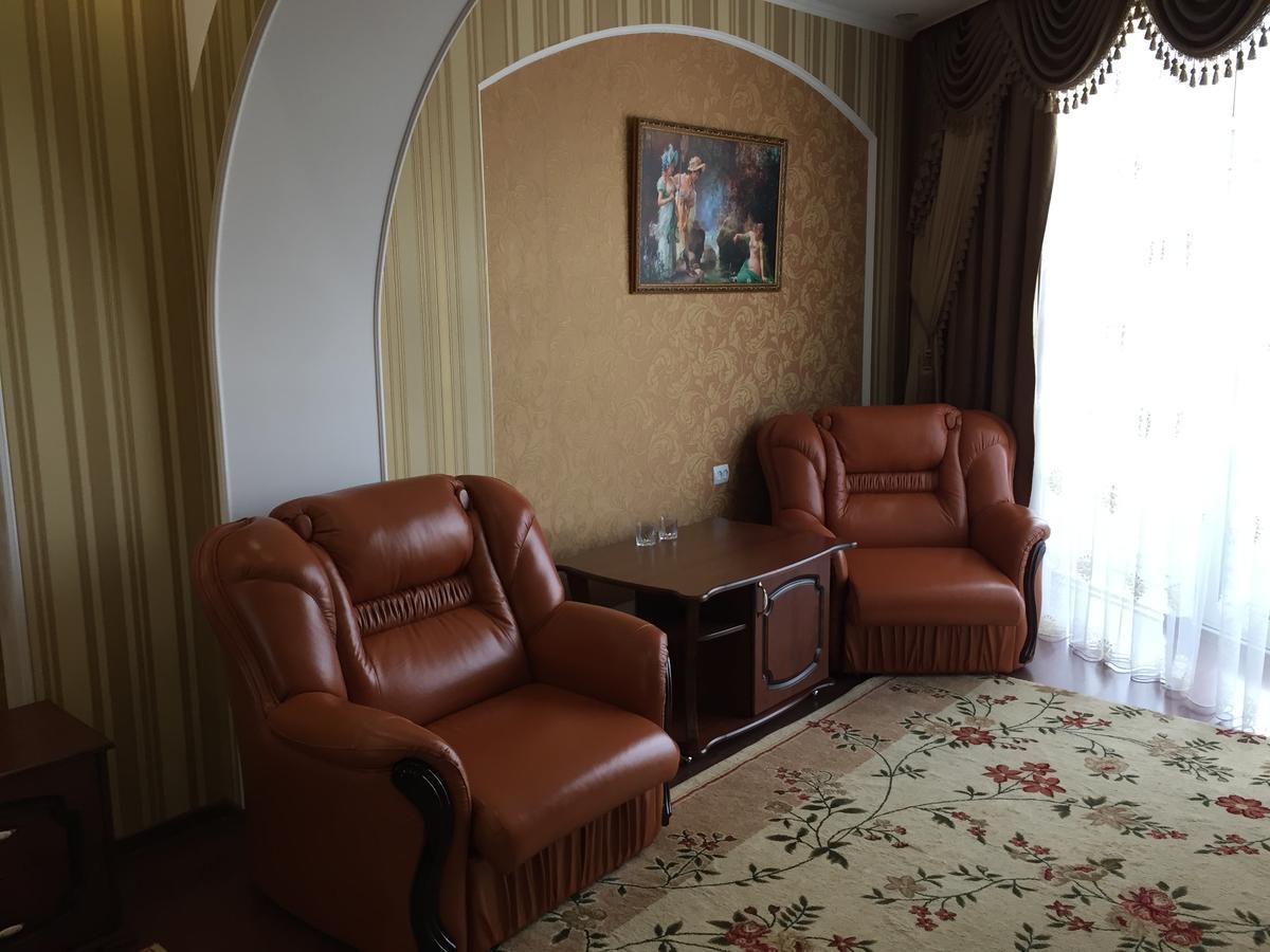Hotel Oktan Kryve Ozero Luaran gambar